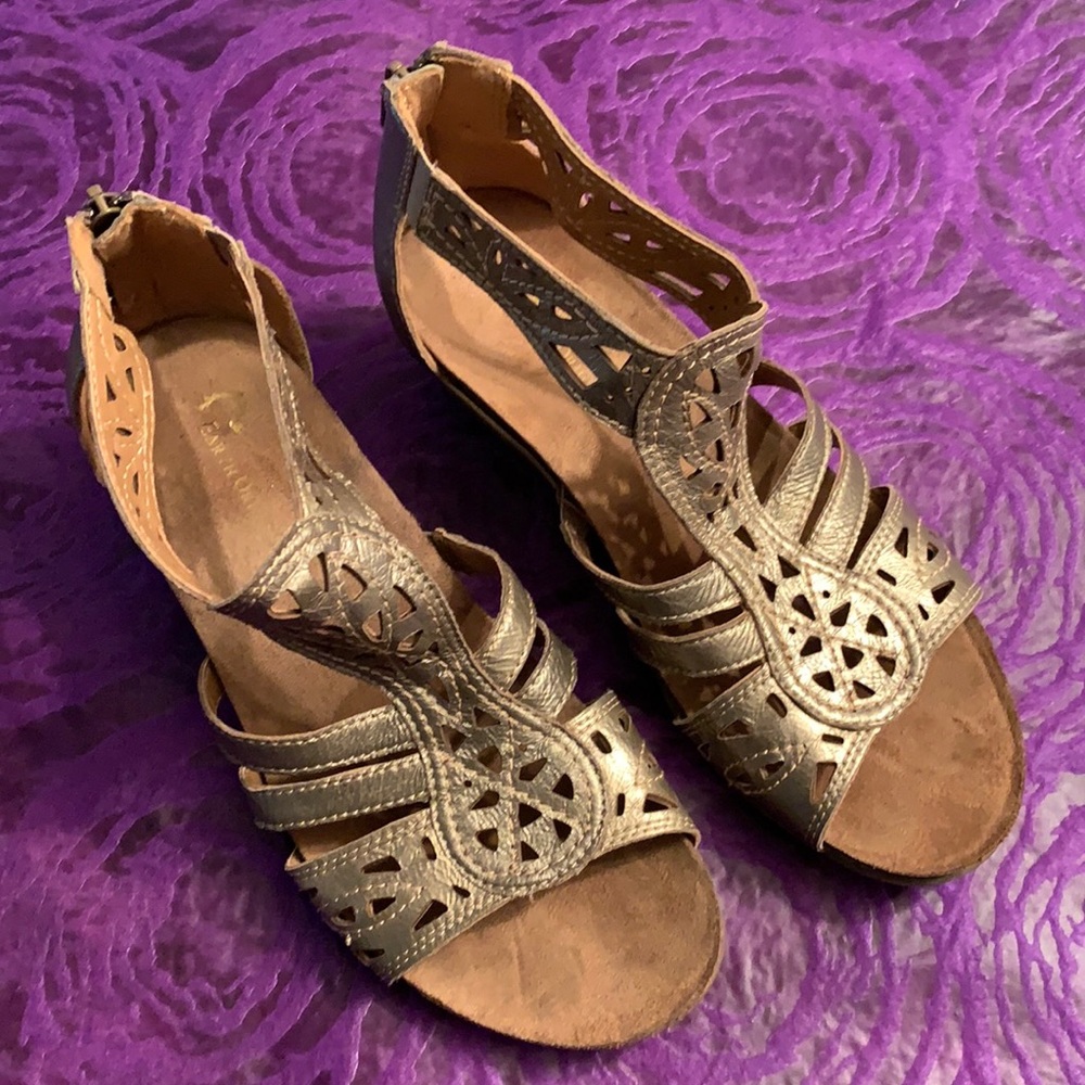 Earth Origins sandals, size 8, great condition